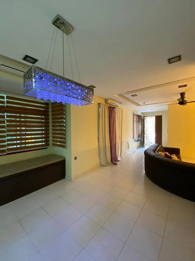 Homestay Nusa Idaman Corner Lot Johor Bahru 0*,  Malásia